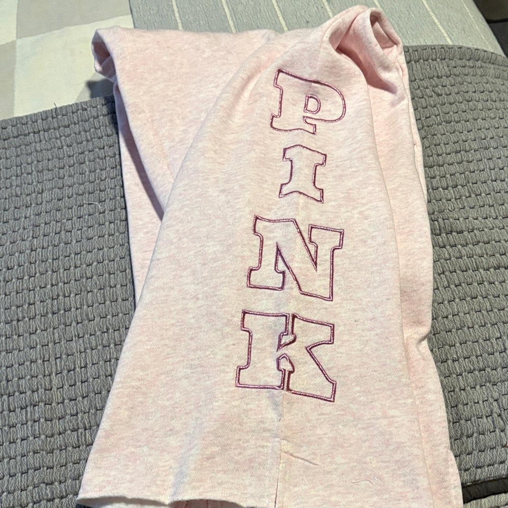 PINK wide leg (NWT) Medium Short 28’ with PINK glitter flakes 🎀💗🎀